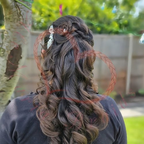 Messy hairstyle with loose side braid hairstyle
